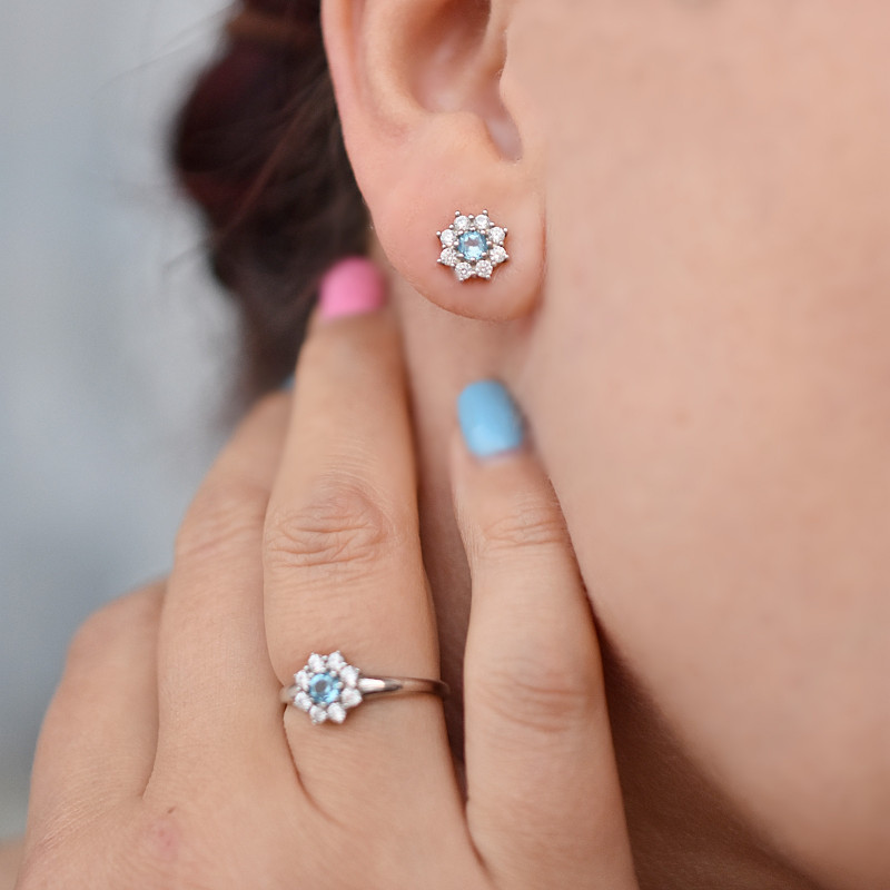 Stříbrné náušnice modrý topaz kytička